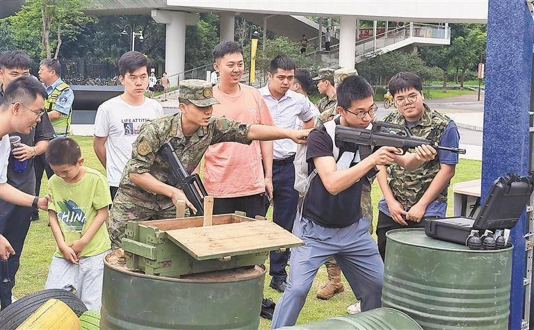 武汉长江边惊现鳄鱼