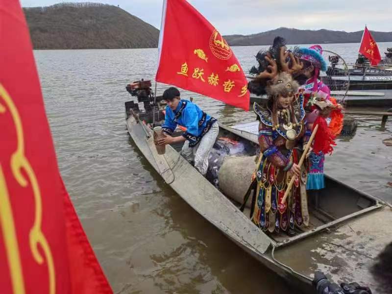 【基层动态】开江节里普法忙 法治宣传接地气——呼玛县司法局开展开江节普法宣传活动