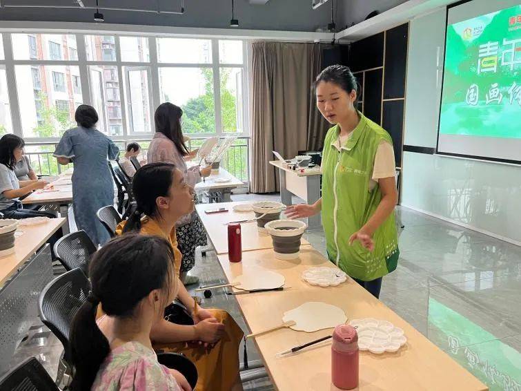 施家园社区开展“让爱返乡”大学生暑期消防志愿服务活动