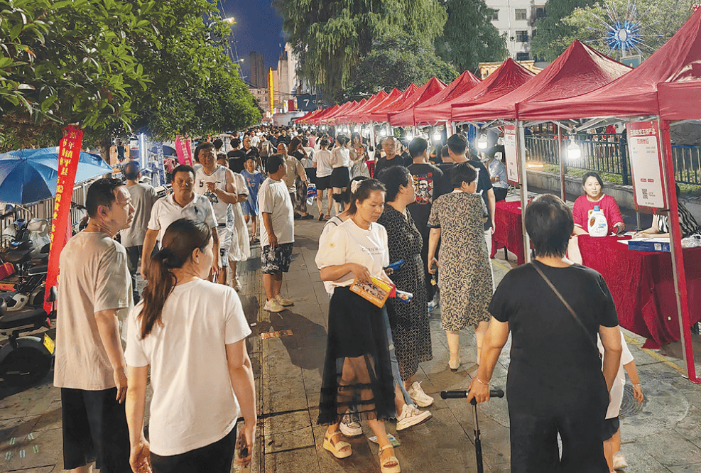 事发武汉楚河汉街一火锅店！准大学生辛苦打工两个月，没想到……当事人：不敢和家里说