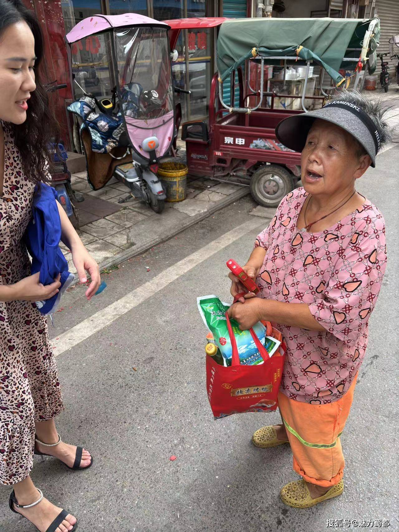 拍下“特朗普遇刺照”的摄影记者：听到枪声，我马上跑上台开始拍